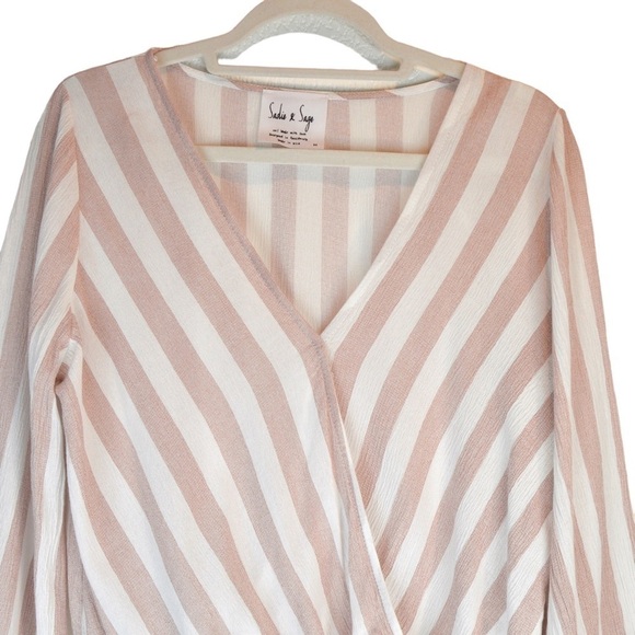 SADIE & SAGE V-Neck Crossover Bell Sleeve Top, Blush & White - Medium - Picture 4 of 9